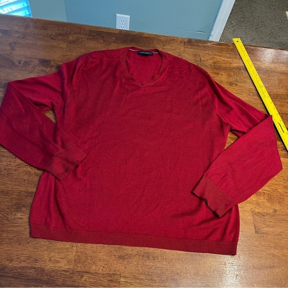 Banana Republic V-Neck Sweater in Rich Red silk Cashmere size large - Picture 1 of 5